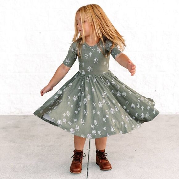 Millie + roo MID SLEEVE TWIRL- Trees green size 9/10 NWT in packaging - Picture 1 of 10